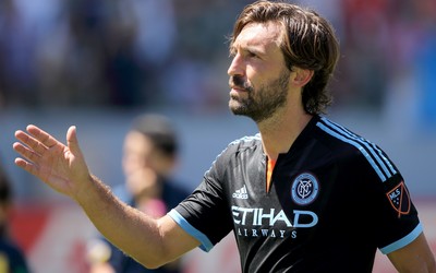 球探体育快讯-绍切克这发型越来越有型了